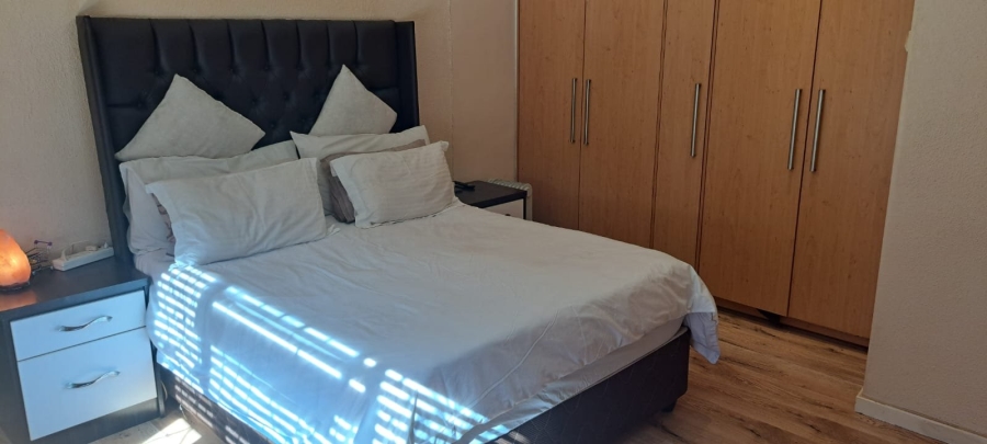 5 Bedroom Property for Sale in Lansdowne Western Cape